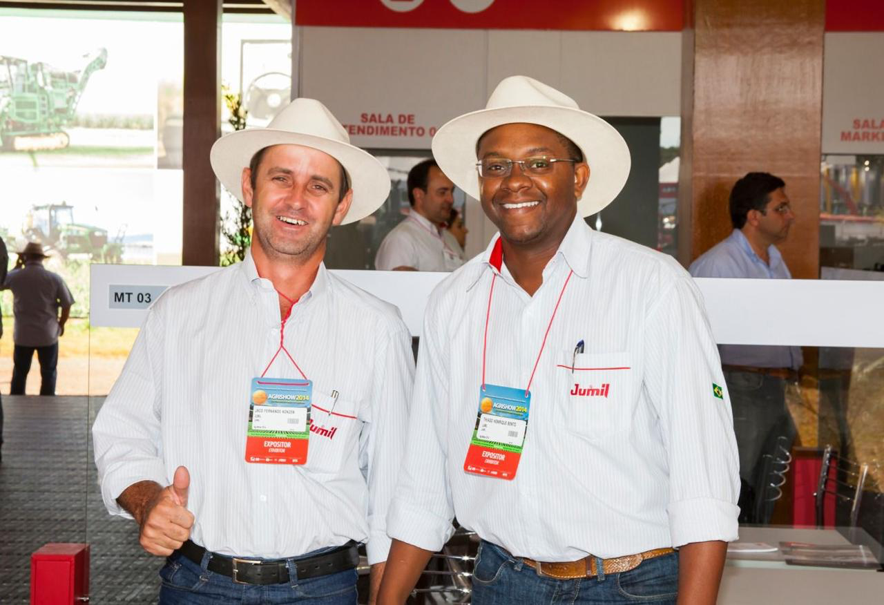 Thiago Bento em feira do agronegócio no início da trajetória
